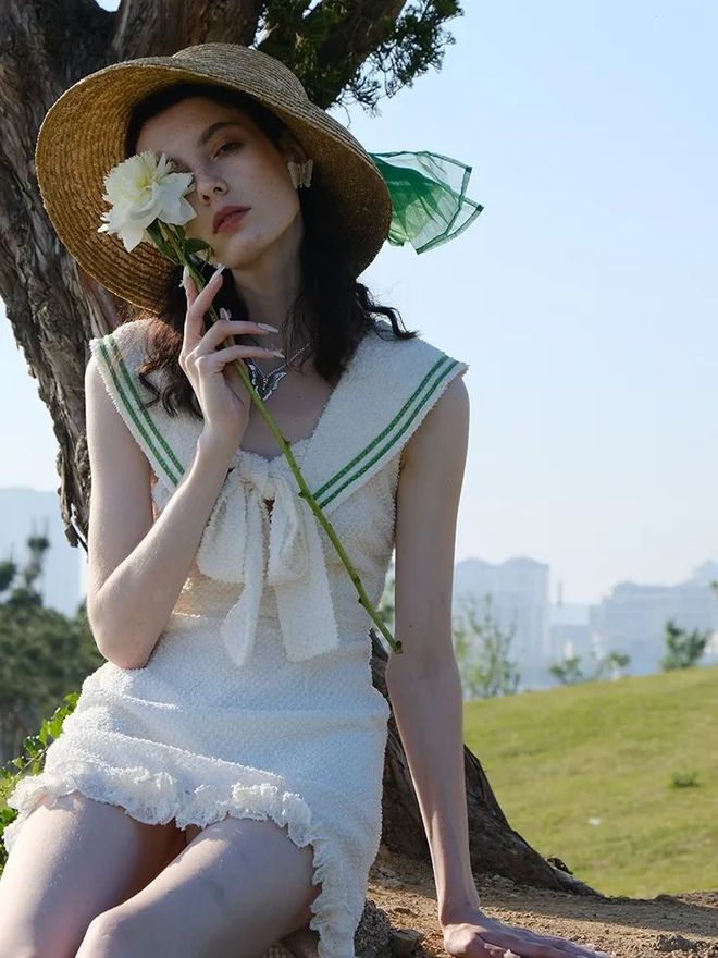 礼服手稿素描图_时尚晚礼服设计图手稿_礼服手稿图片